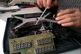 电子秤工作原理是这样的，老师傅拆机给咱讲，一目了然视频封面