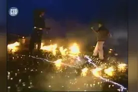 紫禁之巅的巅峰对决，两人以街舞的方式在天台对决，热血沸腾视频封面