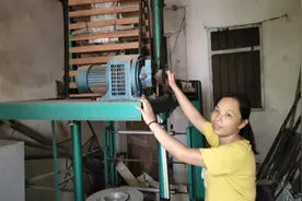 小妹十年前投资了10万做塑料袋失败了，现在回来一看，满满的回忆视频封面