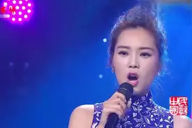 云朵《梨山痴情花》梨山有个姑娘叫呀叫娜旦，她的两个眼睛水汪汪