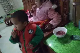 女儿嘴馋想出妙招，在家可以用微波炉自制零食吃