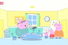 小猪佩奇：佩奇一家今天要吃煎饼，但爸爸却把煎饼扔到了屋顶上视频封面