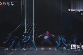 王嘉尔和假面舞团合作，超酷炫，燃爆舞台！