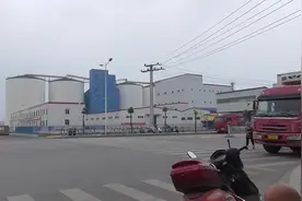 实拍漯河双汇，中国最大的肉类加工基地，火车道直接修到厂里视频封面