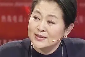 8岁女童被卖到迪拜，18年后成亿万富婆回国，门一开倪萍哭了视频封面