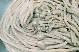 空心面条做法过给大家拍摄一下做空心面条过程