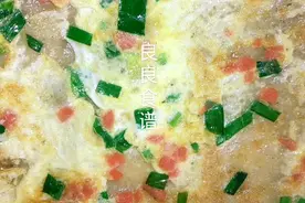 小吃店主详细讲解粗粮玉米面鸡蛋饼制作步骤配比，学会摆摊挣钱去视频封面