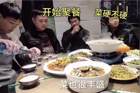 饭店生意不错，员工开始聚餐，犒劳同事们，看菜怎么样硬不硬视频封面