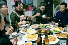 看看今天朋友做的啥？我们聚到一起开杯唱饮，高高兴兴闲聊！