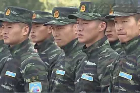 中国07式迷彩被称为一代经典，防红外防微光，隐蔽能力极佳