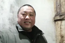 农村大哥10小时改造2平米小黑屋，焕然一新的感觉真好视频封面