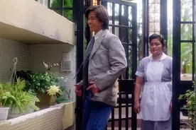 穷小伙考了好成绩，这才敢来见美女，一路飞奔！