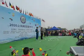 国庆上街航展，各种小型飞机，无人机表演，汽车漂移，热气球升空