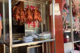 昆明市宜良县，著名的狗街（gai）烤鸭，正逢乡村街天，去赶集喽