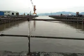 大家展现一下船舶进坞的全过程希望大家能够喜欢