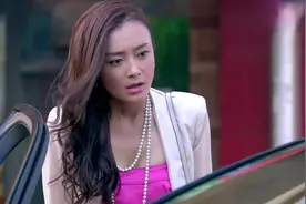 彪悍女盛装打扮，总裁故意踩油门，溅了她一身泥点子！视频封面