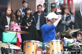 街头架子鼓演奏：林俊杰当你，这种经典歌曲太有感觉，爱了！