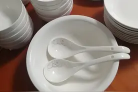 年前买的餐具，今天终于到手了，拆开看看