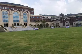 学费一年十万的义乌公学