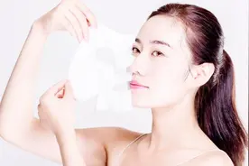 敷完面膜到底要不要洗脸呢？原来一直做错了，难怪脸部皮肤变差视频封面