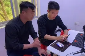 老肖帮老爸申请头条账号，取名“农村酒爸”，老爸说名字太霸气视频封面