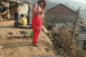 尼泊尔邻居的一对漂亮姐妹花视频封面
