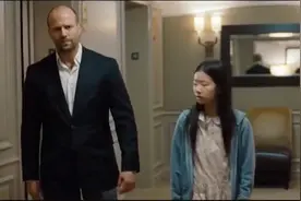小女孩慌张的眼神，拯救了杰森·斯坦森一命，令他恢复往日雄狮！视频封面