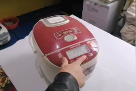 维修电饭煲怎么轻松拆卸，其实很简单，大多数都是这样操作视频封面