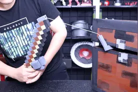 DIY我的世界钓鱼竿，加了收线小机关，看小伙钓出了什么好玩的！