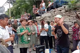 山东，农村白事请的锁呐班，连吹带唱100元一段，这钱花的值。视频封面