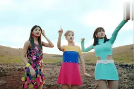 TWICE清新歌曲《SIGNAL》MV，化身校园小姐姐，甜蜜开唱视频封面