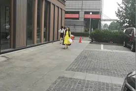 成龙大哥在北京开的饭店真霸气。视频封面