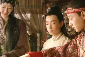 红楼梦：秦可卿招待宝玉，宝玉却被秦家弟弟吸引，玩得真投缘！视频封面