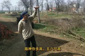 听80多岁大爷讲鬼和路神的故事，大爷说是亲身经历！你们觉得呢？