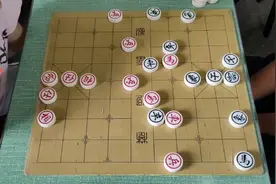 斗顺炮，中路争夺更激烈。红方控制中路的手法好懂实用，值得借鉴