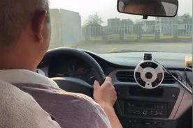 科目二上坡脚一抖就熄火，考试一定要沉着冷静，熟练掌握起步技巧视频封面
