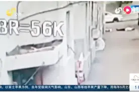2岁男童从5楼坠落，小伙迅速徒手接住被砸晕，称救人是条件反射！视频封面