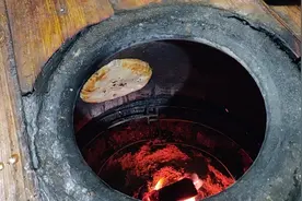 缙云烧饼，老板靠它年入50万，在缙云买两套房，两辆车。视频封面