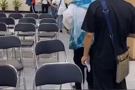 这么多人都没了工作，领失业证的长长的队伍，我也是其中一个视频封面
