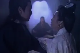 成昆设计密道会教主夫人，阳顶天修炼乾坤大挪移被阻，气急攻心