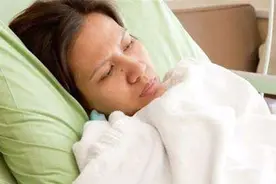 坐月子怎么“坐”？坐姿不对当心落下病根，医生来教你视频封面