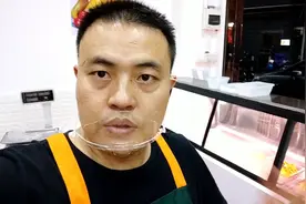 展示冰柜里摆盘老是起水珠，小伙想了一招轻松解决，看看效果咋样