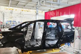 麻辣拍客丨上汽大通南京C2B定制工厂到底有多先进？视频封面