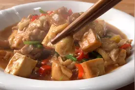 鸡腿肉加豆腐简单一做，上桌瞬间就能被扫光，全家都喜欢。