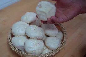 天天奶奶给肉包子里加了啥？做出来的包子皮薄肉嫩，你想吃吗？