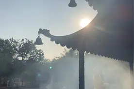 今天在我们贵港市的南山寺上香，意外见到师傅们在念佛！运气太好视频封面