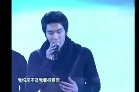 韩庚曾经所在的Super Junior-M组合《至少还有你》视频封面