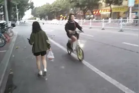 共享电动单车真的来了！为中国创新，点赞👍👍👍👍👍视频封面