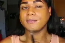 新交的女友，卸妆后竟是男的，气的我晕过去了视频封面