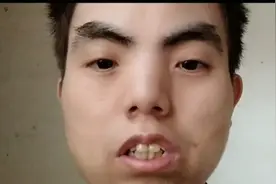 俺就不明白。同样是花钱。旧身份证为什么收？护照为什么不收回？